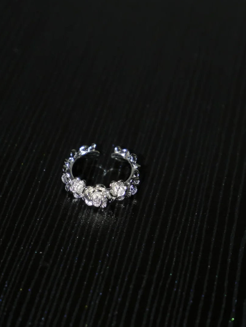 Guirlande de Pétales — Blooming Path Ring