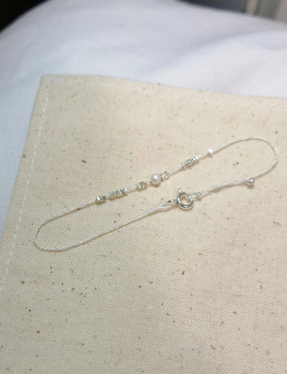 Dewlight Frost – Pearl and Silver Bracelet