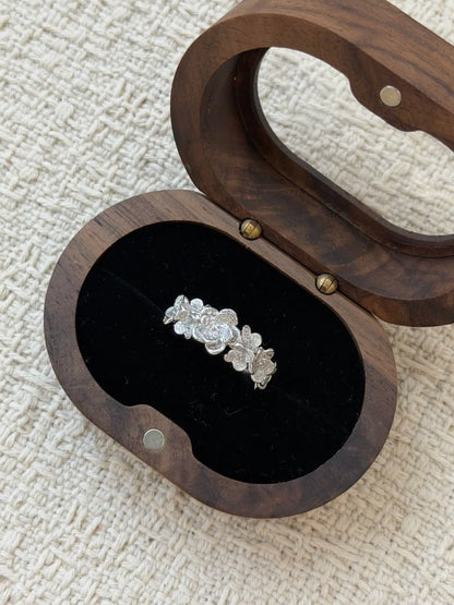 Guirlande de Pétales — Blooming Path Ring