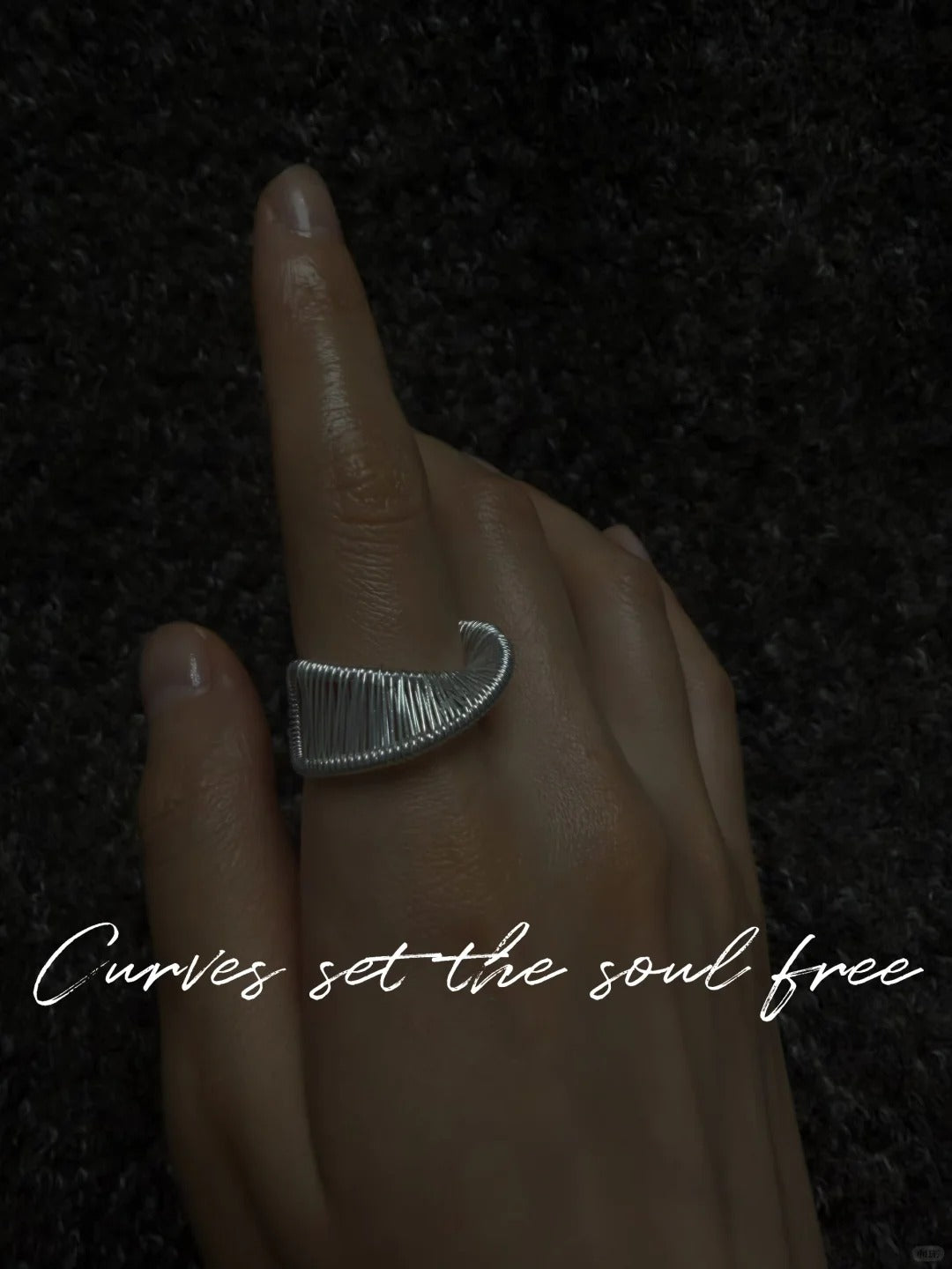 Flowing Arc Textured Ring
