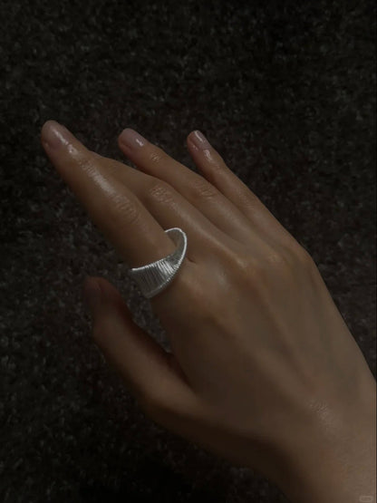 Flowing Arc Textured Ring