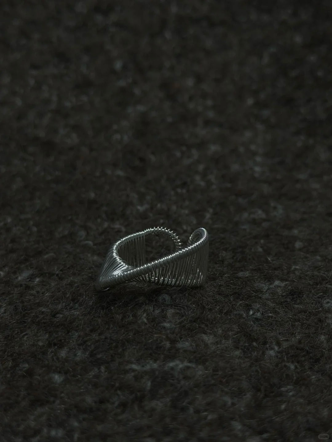 Flowing Arc Textured Ring