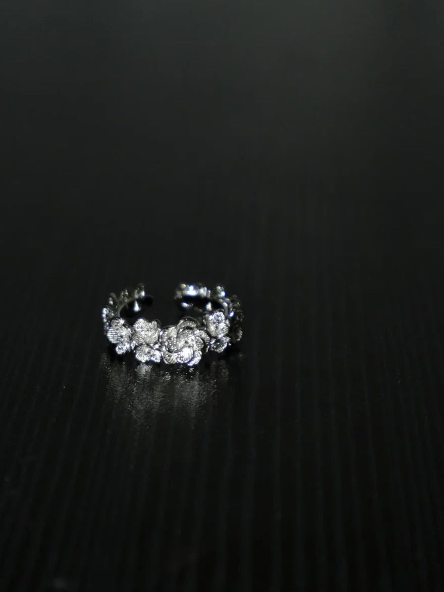 Guirlande de Pétales — Blooming Path Ring