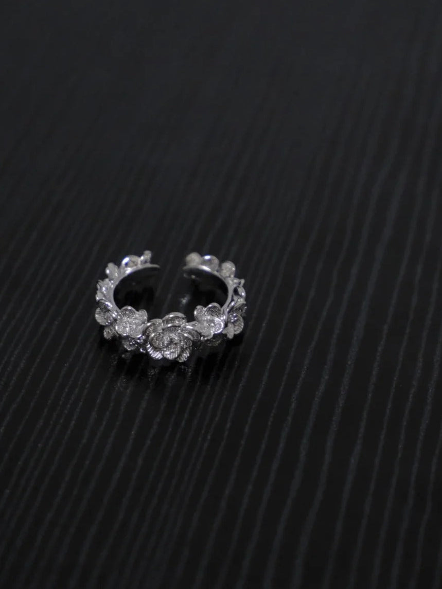 Guirlande de Pétales — Blooming Path Ring
