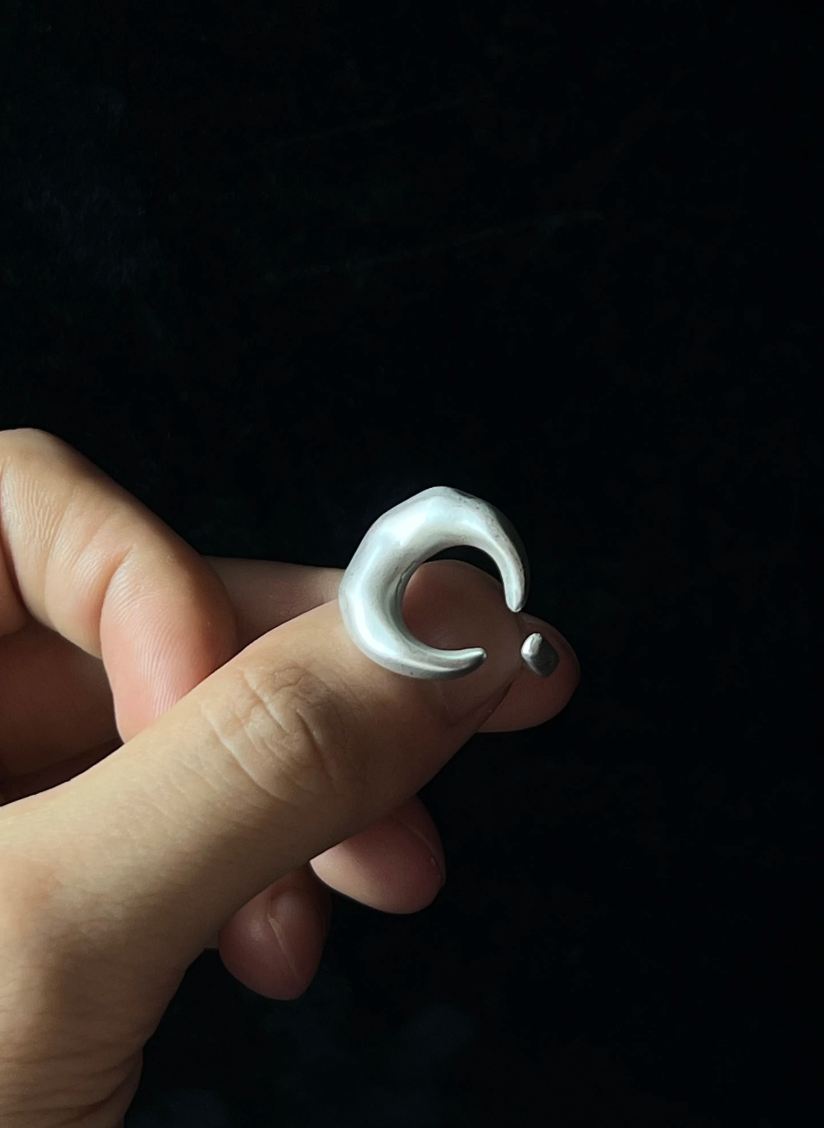 Soft Glow Silver Ring